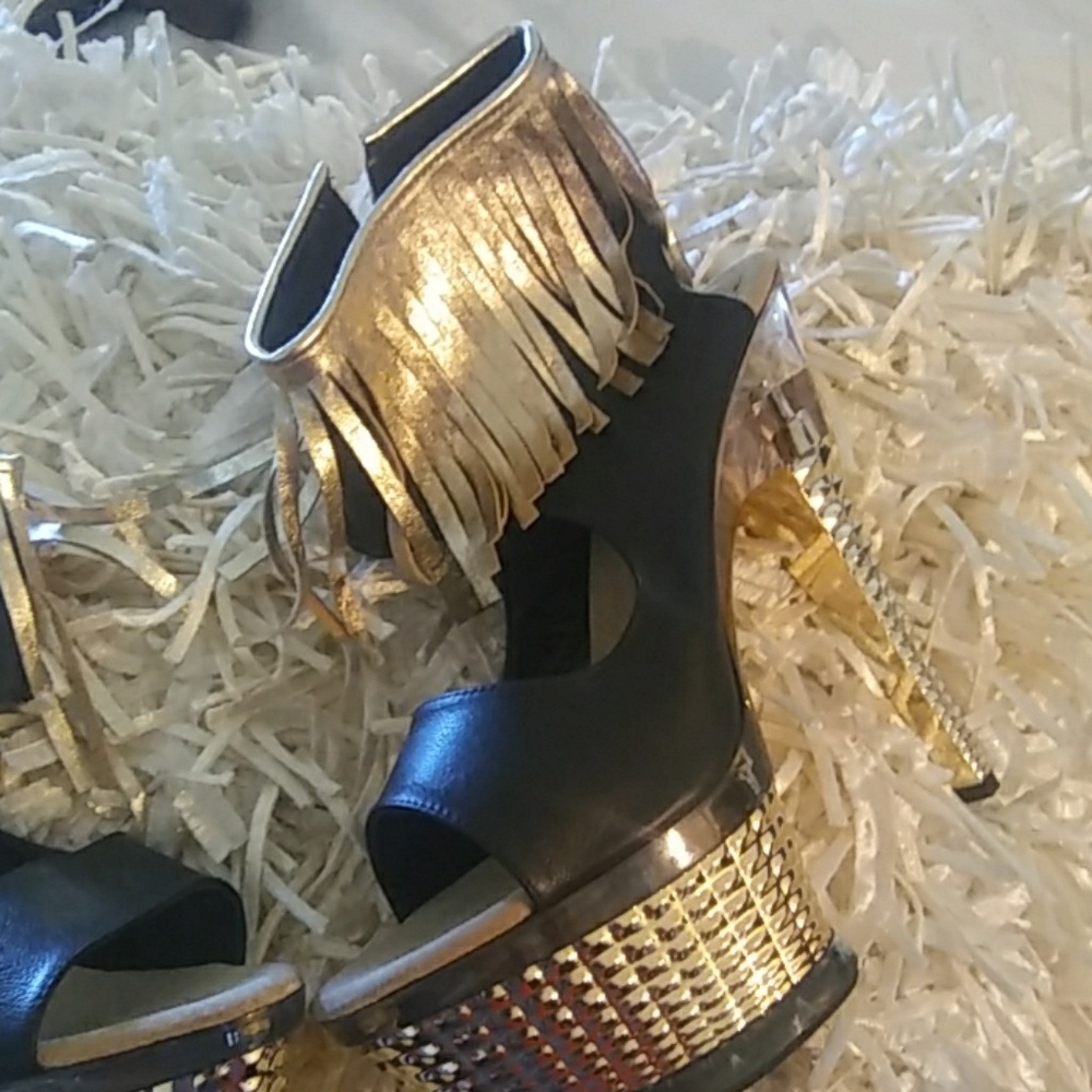 Shoes - Picture 3 of 5